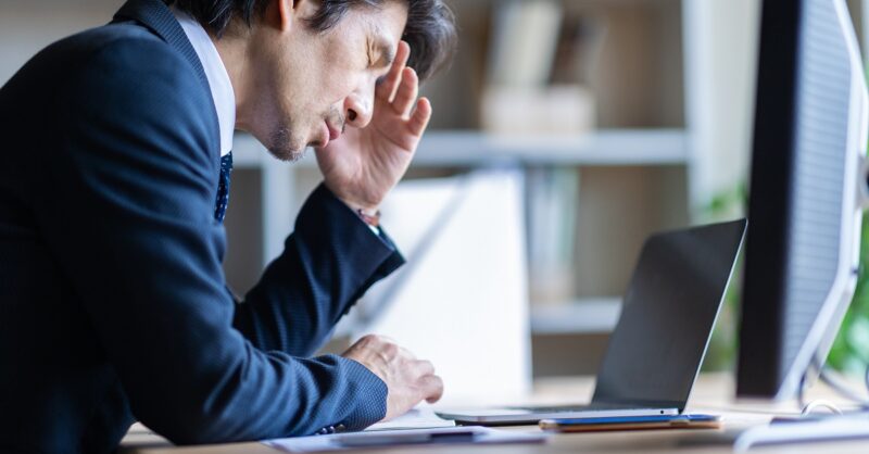 健康経営の失敗例｜『健康状態は良好』でも体調不良？体調管理で防ぐ従業員パフォーマンスの維持戦略
