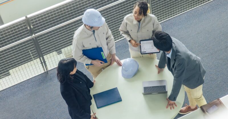 外国人労働者との“伝わる職場づくり”に効く「コミュコツ」とは？厚労省が出しているチェックシートにもとづいて解説！