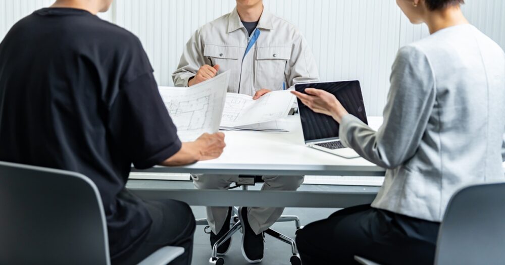 デザインレビューとは?目的と重要性を理解し、現場で起きがちなトラブルを回避