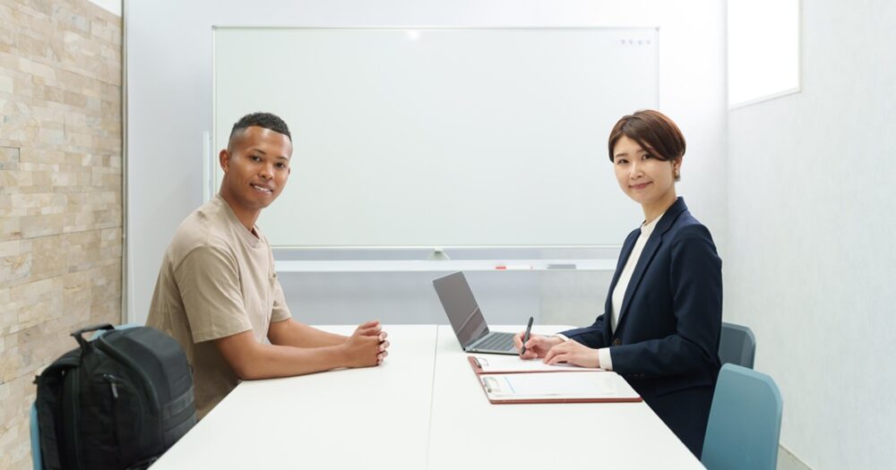 在留資格認定証明書とは？外国人雇用における交付申請の流れと実務ポイント