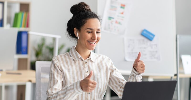 イヤホンが通訳！？リアルタイム翻訳が可能なイヤホンで充実したWeb会議の実現へ