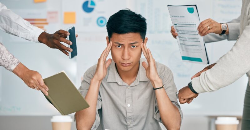 オーバーステイ（不法滞在）とは？条件や罰則、結婚時の在留特別許可について詳しく解説